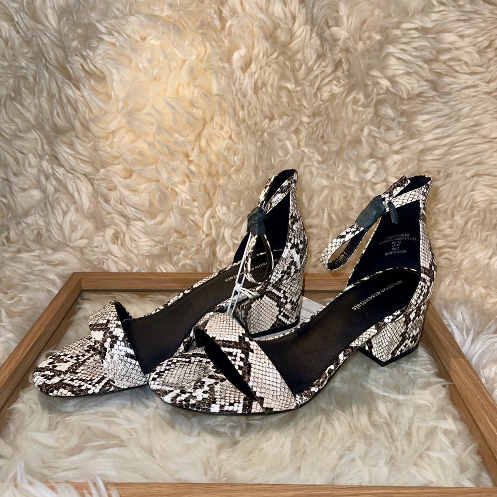 Amazon Essentials Women's Two Strap Heeled Sandal 8 size *New*